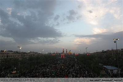 نمائی از حرم امام حسین(ع) در هنگام غروب آفتاب